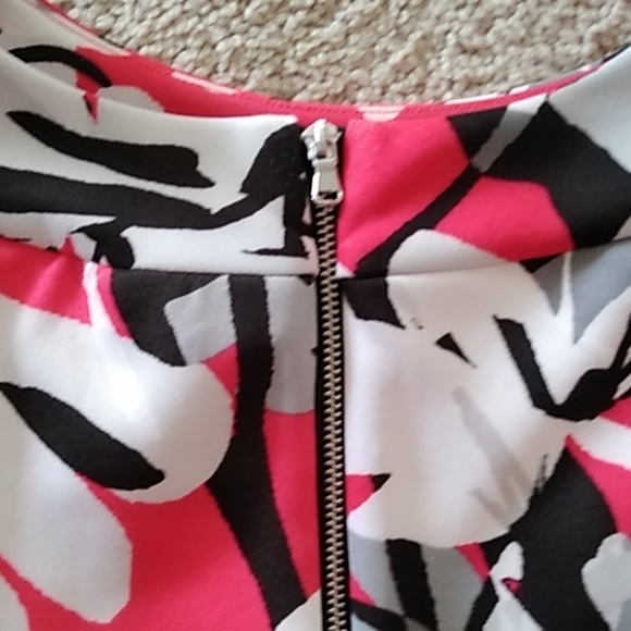 Gabby Skye sleeveless dress shoes off your waist - Picture 6 of 8